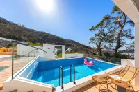 Wujian You'er · Hidden Hill Lawn Manor Villa Between Mountains and Sea - Pools