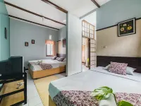 Dedaunan Guesthouse Hotels in Junrejo