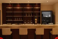 AQ MYRZA Inn - parking