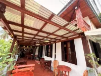 Luang Prabang - Villa Ouis Namkhan Riverside 2 Hotel berhampiran Wat Chom Phet