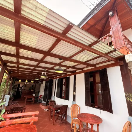 Luang Prabang - Villa Ouis Namkhan Riverside 2 Отели рядом с достопримечательностью «Ват Сиенг Тхонг»