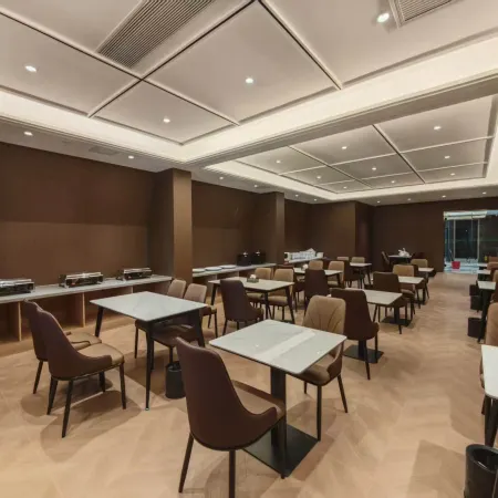 Urban Garden Hotel (Yining Shanghai City Railway Station)