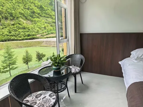 ‌Lake & Mountain Secluded Retreat‌