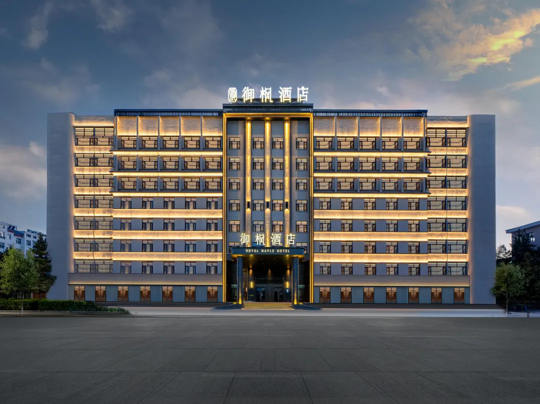 Royal Maple Hotel - フルンボイル