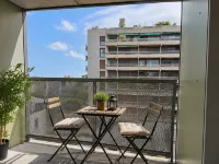 Bright Studio with Balcony, Tram 17, Gaillard, Geneva - Kæledyr tilladt