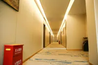 Baicheng County Fuyuan Hotel (Baicheng County Sports Plaza Branch) - موقف سيارات