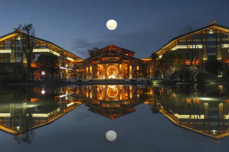 Tianhan Jingyi Park View Hotels and Resorts Отели рядом с достопримечательностью «Hanzhong Gymnasium»