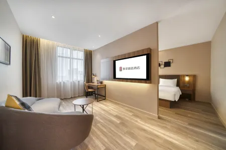 Homeinn Plus Hotel (Yuyao North Station International Convention and Exhibition Center)
