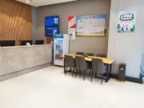 Home Inn Rui Bai Yun Hotel (Jianping Railway Station Anxing Building) Hotels in Jianping