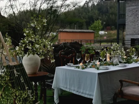 The village head Fang Ruogu mountain house