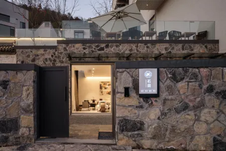 Ruo Yin. Home Stay Отели в г. Цзиси