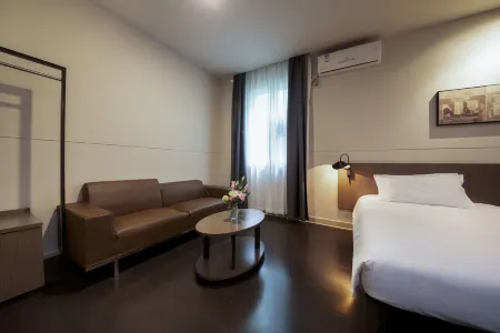 Jinjiang Inn Select Hotel (Xiamen North Railway Station Jimei University Branch)