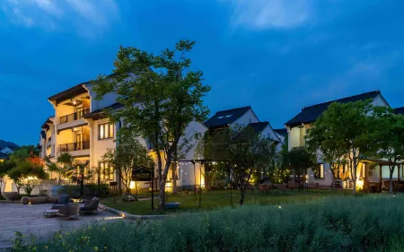 Joyful Lushi Hot Spring Resort Отели рядом с достопримечательностью «guo ji zhu yi shang mao cheng»