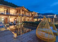 Lanyue Li·Linggan Senyang Natural Ore Hot Spring Resort 360° View Beautiful Stay (Heshun Branch) - Parking