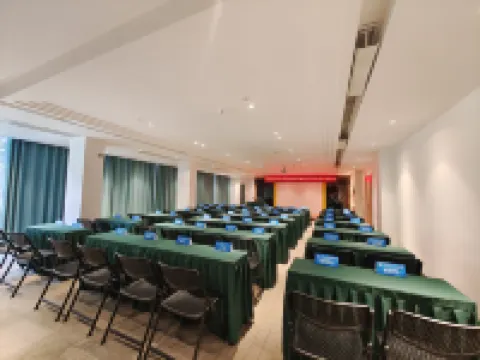 白玉蘭酒店（欽州灣廣場高鐵東站店） 欽州酒店