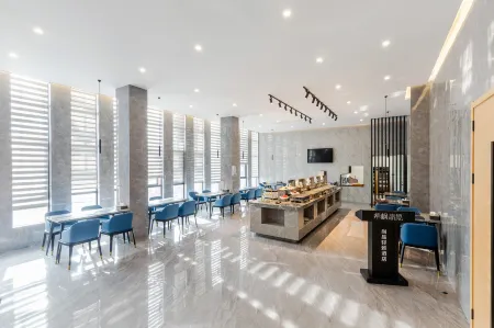 Shangpin-lightweight · Xifeng XIFENG Hotel (Xinfeng Santa Plaza Store) Отели рядом с достопримечательностью «Chenyi Square»