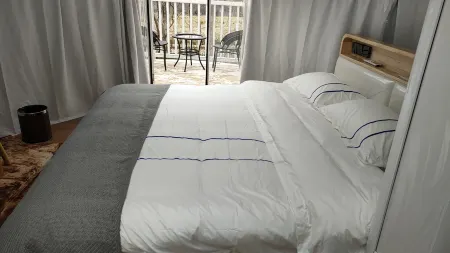 Starry Sky Courtyard, Hongjiang City, Yushen Resort Отели рядом с достопримечательностью «Daxing Temple»