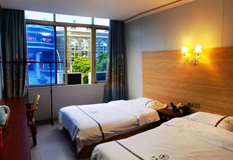 Huayi Hotel - Housity