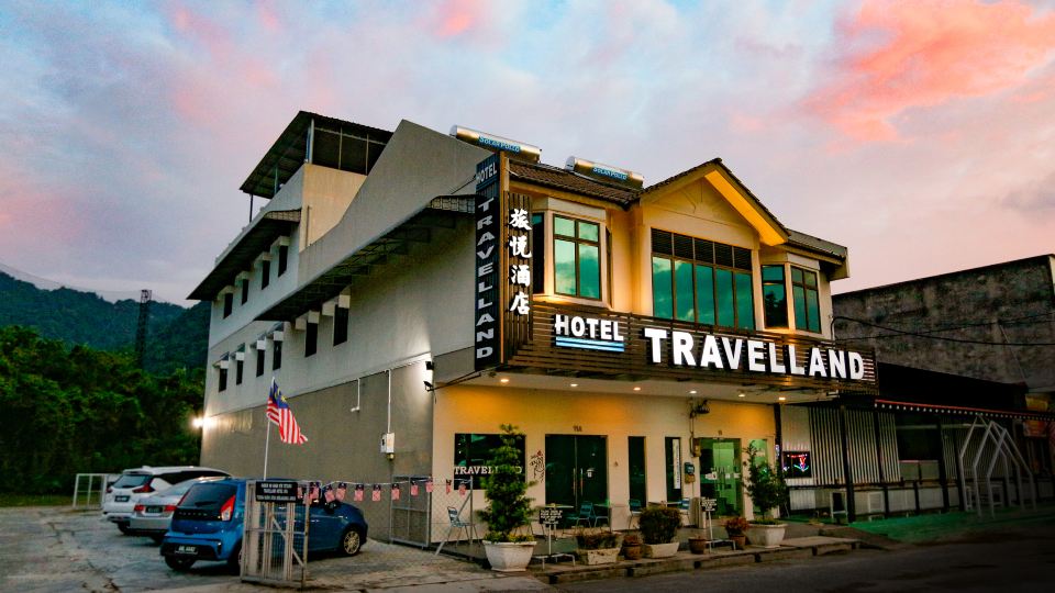 Swing & Pillows @ Travelland Hotel, Ipoh