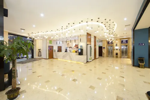 HEBE Joy Hotel (Lianyuan Central Hospital Bus Station) - parking