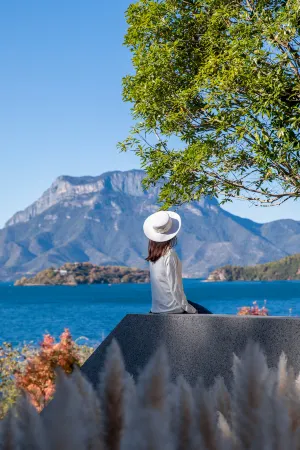 Lugu Lake  Xujiushanhaishi Hotel Отели рядом с достопримечательностью «Lugu Lake Viewing Platform»