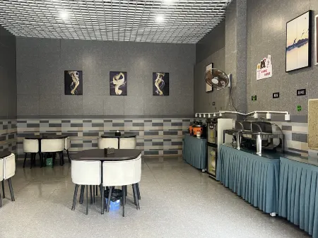 Linmanni Hotel (City Center Plaza) Отели рядом с достопримечательностью «Sichuan University of Arts and Sciences (Lianhu Campus)»