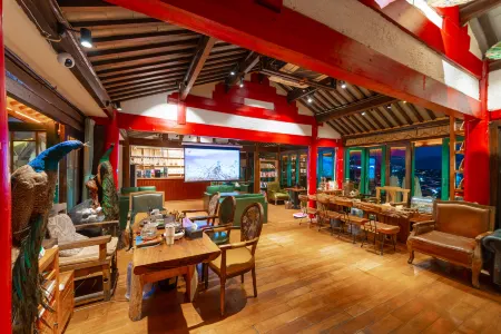 Lijiang YueTing Aerial Scenery Terrace Hotel Отели рядом с достопримечательностью «Square Market»