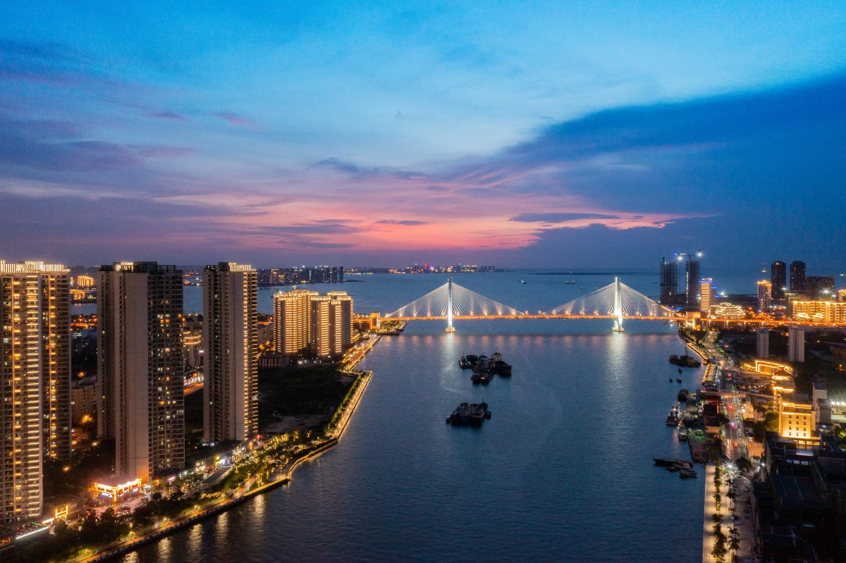 Haikou Bund Apartment (Yundong Library Qilou Old Street Branch)