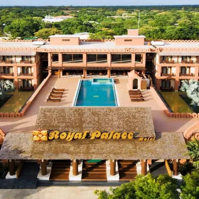 Royal Palace Hotel Hotels near نياونج يو
