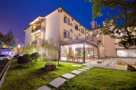 Tianchong Yunhai Resort Hotel (Wulingyuan National Forest Park)