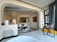 Jiuye Banshan B&B (Phoenix Ancient Town Store) Hotels in Fenghuang