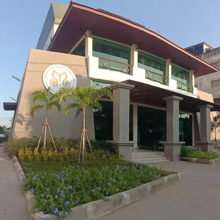 Mayflower Grande Suite Hotel