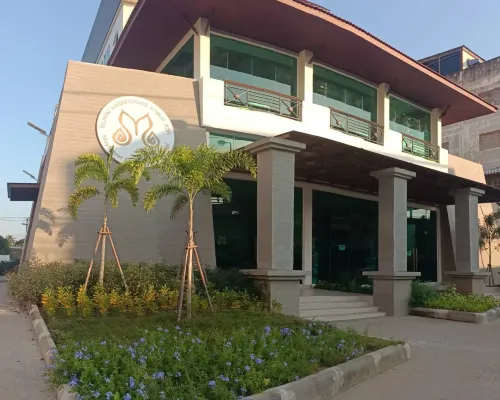 Mayflower Grande Suite Hotel Hotels near Chan Palace