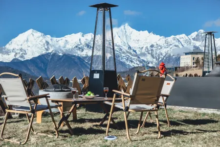 Fansu Hotel (Deqin Fog Thick) Отели рядом с достопримечательностью «Wunongding Viewing Platform»