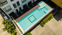 W3 Hotel - Rooftop Pools