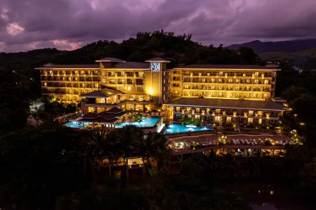 Zuri Resort Отели рядом с достопримечательностью «Coron Plaza Fountain»