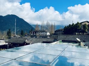 Qingcheng Mountain·Yueting Lanshe Hot Spring B&B