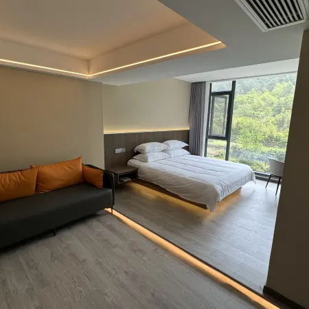 Tonglu Lutz Guanjinglou Homestay Отели рядом с достопримечательностью «Fuchunjiang Hospital»