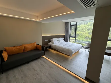 Tonglu Lutz Guanjinglou Homestay Отели рядом с достопримечательностью «Yan Ziling’s Angling Terrace»