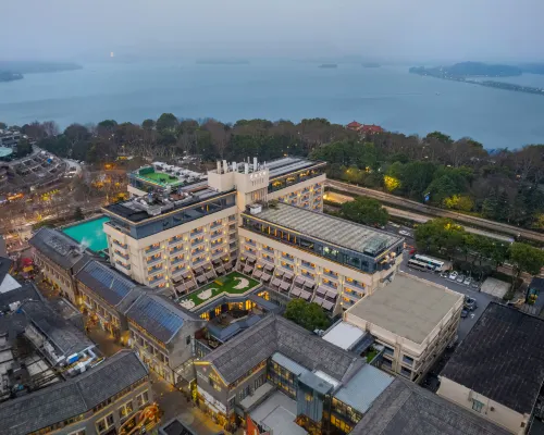 ليك فيو هوتل هانجتشو Hotels near 白堤