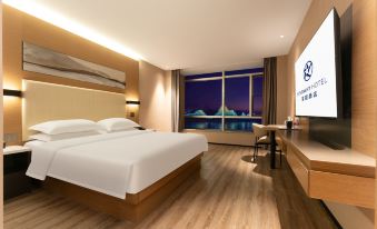Starway Hotel(Yichang Wanda Square along the riverside road hotel)