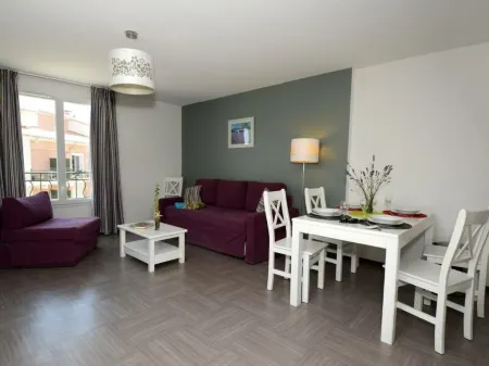 Terres de France - Résidence Côté Provence Отели в г. Греу-ле-Бен