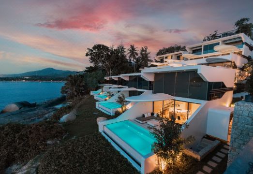 카타 록스의 인피니티 풀과 바다 전망