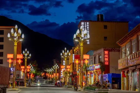 Basu Chuanchu Hotel (72 Guai Branch) Отели в г. Басу