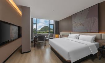 IU Hotel (Xingyi Yangguanggu Tourist Resort Hotel)