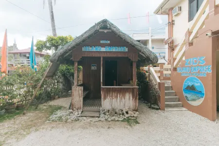 Zids Island Emprise Beach House Отели в г. Пагудпуд