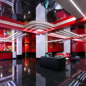 The Chilli by Golden Ray Отели рядом с достопримечательностью «Кабаре Paradise Complex Patong»