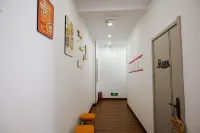 Changbai Mountain Orange Inn (Changbai Mountain West Scenic Spot Tourist Service Center Branch) โรงแรมในฟูซ่ง