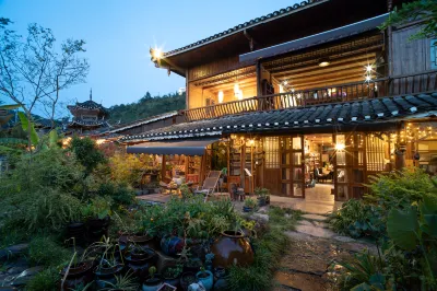 Danzhai Shiqiao Story Homestay (Shiqiao Ancient Papermaking Cultural Scenic Area) Hotel di Danzhai