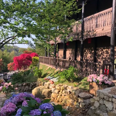 Yunbingshan Bridge Inn